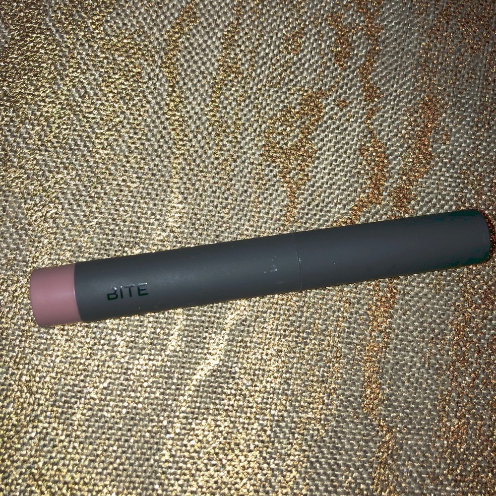 Bite Glacé mini matte crayon lipstick